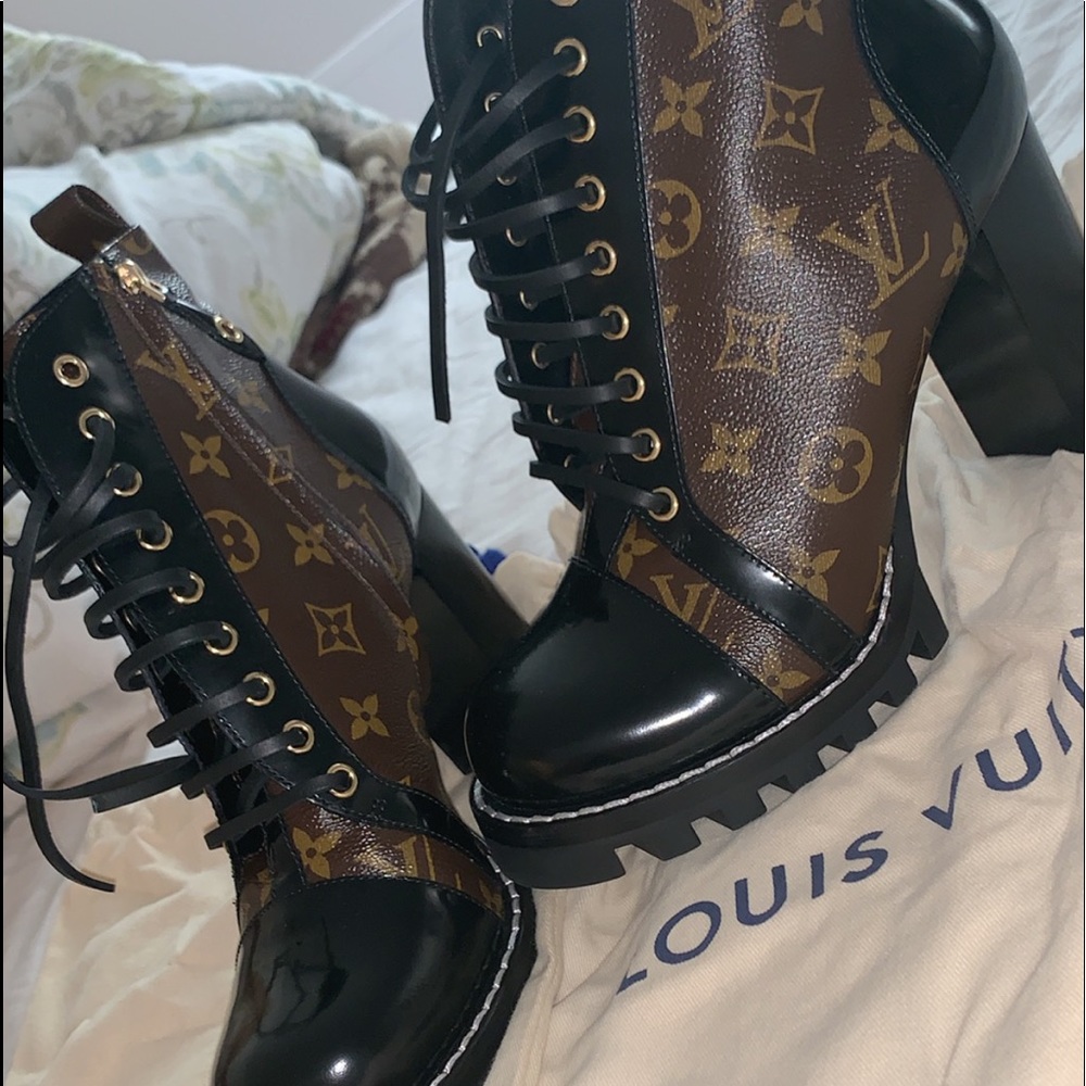 ***SOLD***LOUIS VUITTON STAR TRAIL ANKLE BOOTIES